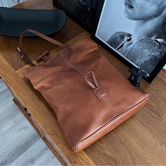 RESTORED VINTAGE DOONEY & BOURKE FLORENTINE TOGGLE LEATHER CROSSBODY BAG - Picture 11 of 14